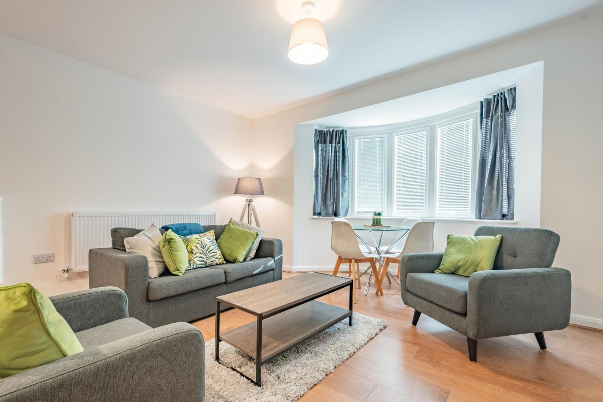 Modern, City Living Apartments- Private Parking Оксфорд Экстерьер фото