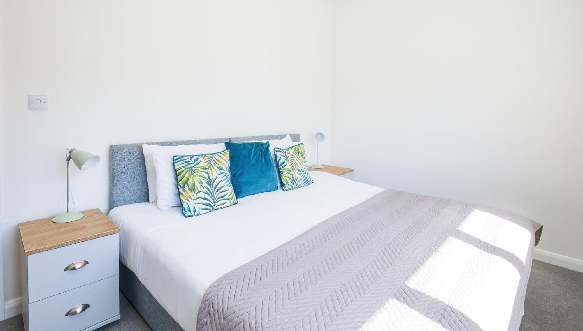 Modern, City Living Apartments- Private Parking Оксфорд Номер фото